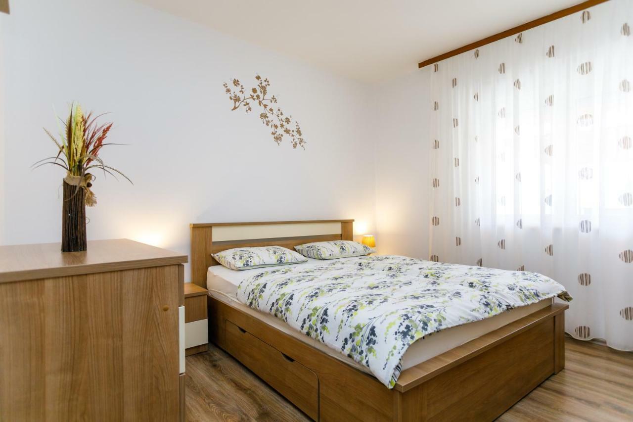 Holiday House Snjezana Krk Town Εξωτερικό φωτογραφία